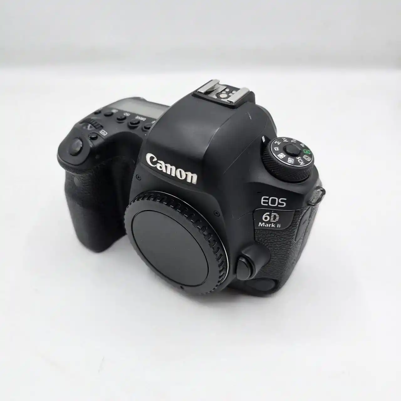 دوربین حرفه ای کانن |  Canon 6D Mark ii Body دست دو